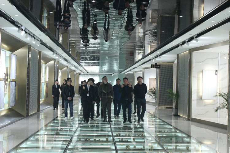 融創(chuàng)集團(tuán)領(lǐng)導(dǎo)一行到金牌企業(yè)參觀考察，共謀合(圖6)