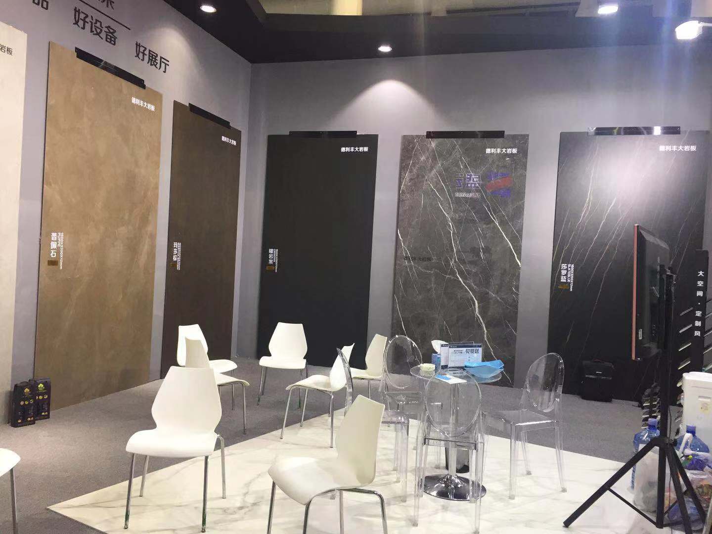 2019廈門石材展開展首日,德利豐大巖板強(qiáng)勢來襲(圖6) 2019廈門石材展開展首日,德利豐大巖板強(qiáng)勢來襲(圖6)
