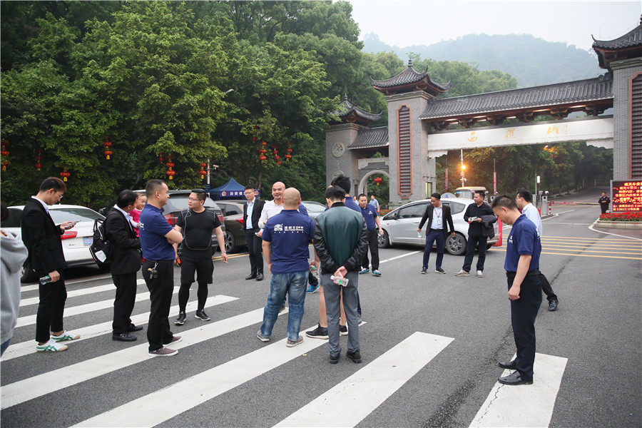 跑進(jìn)新時代—德利豐家居爬西樵山活動圓滿舉行(圖1) 跑進(jìn)新時代—德利豐家居爬西樵山活動圓滿舉行(圖1)